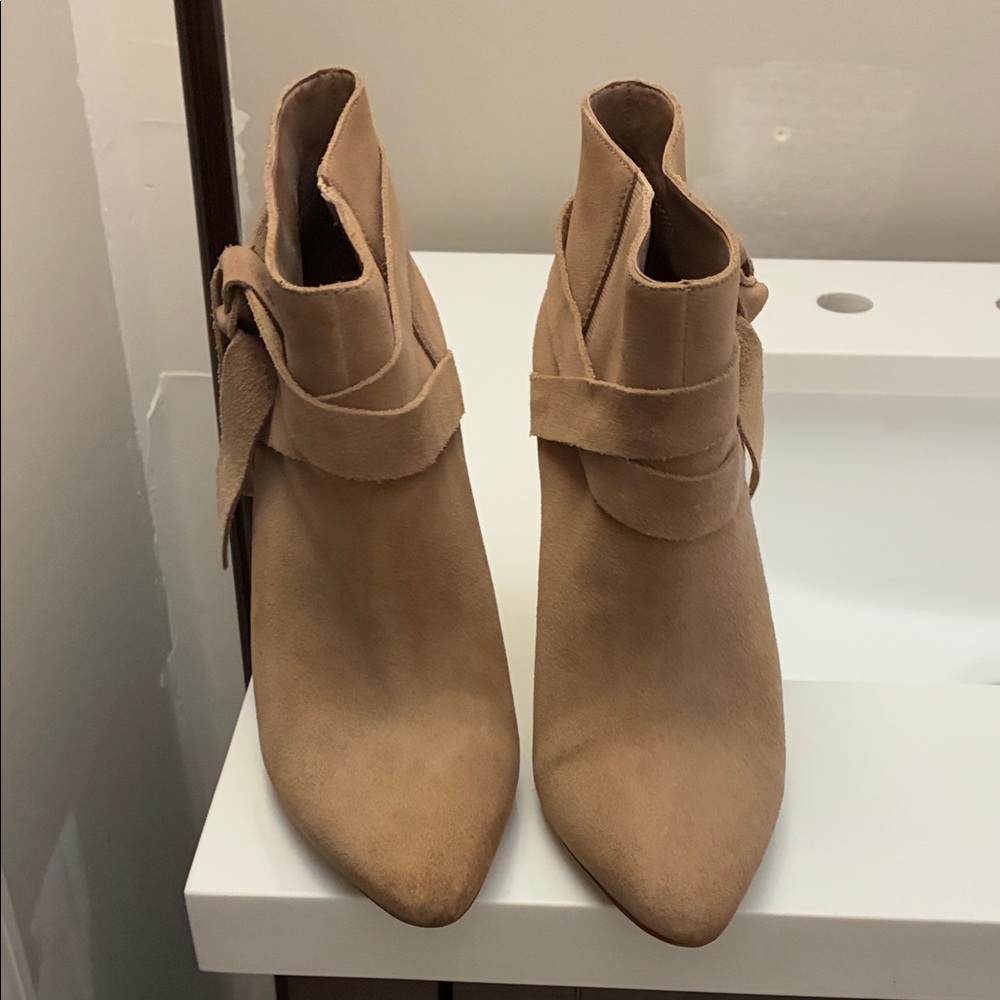 Elegant Tan Ankle Boots Nine West size 9M